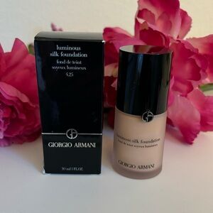 Giorgio Armani Luminous Silk Foundation in 4.25, NEW in Box, 1FL Ounce